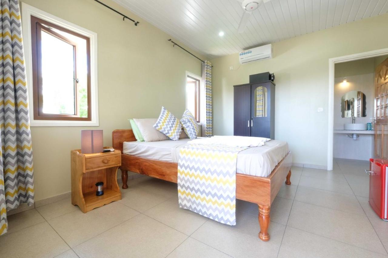 Hyde-Tide Guesthouse ลาดิก ภายนอก รูปภาพ