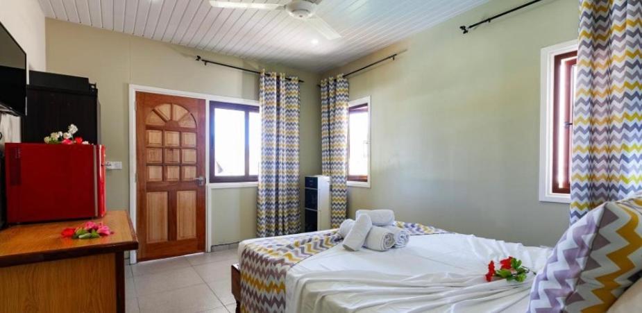 Hyde-Tide Guesthouse ลาดิก ภายนอก รูปภาพ